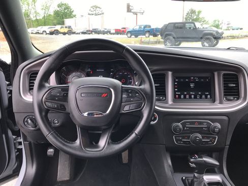 Used 2022 Dodge Charger SXT w/ Blacktop Package image 9