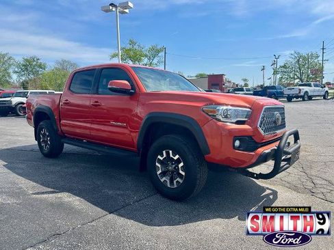 Used 2018 Toyota Tacoma TRD Off-Road AWD/4WD image 4