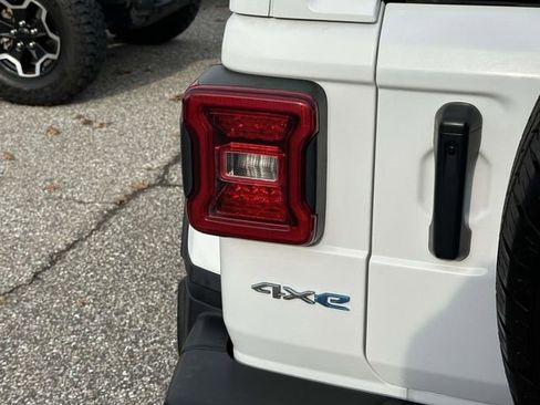 Used 2024 Jeep Wrangler Unlimited Sahara image 29