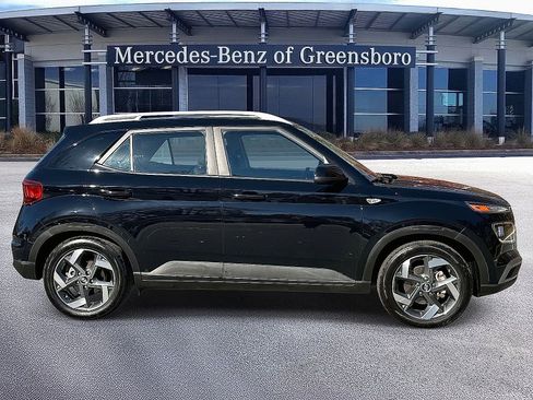 Used 2023 Hyundai Venue SEL w/ Cargo Package image 8