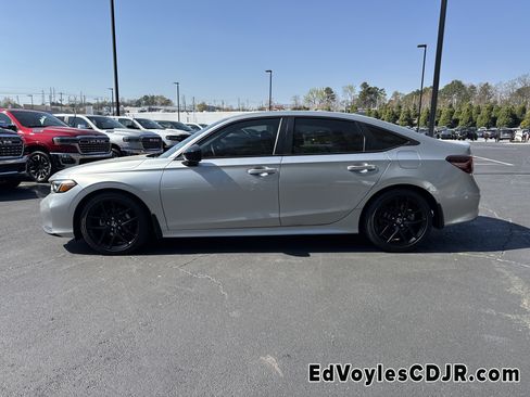 Used 2025 Honda Civic Sport image 4