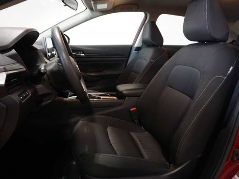 Used 2024 Nissan Altima 2.5 SV image 14