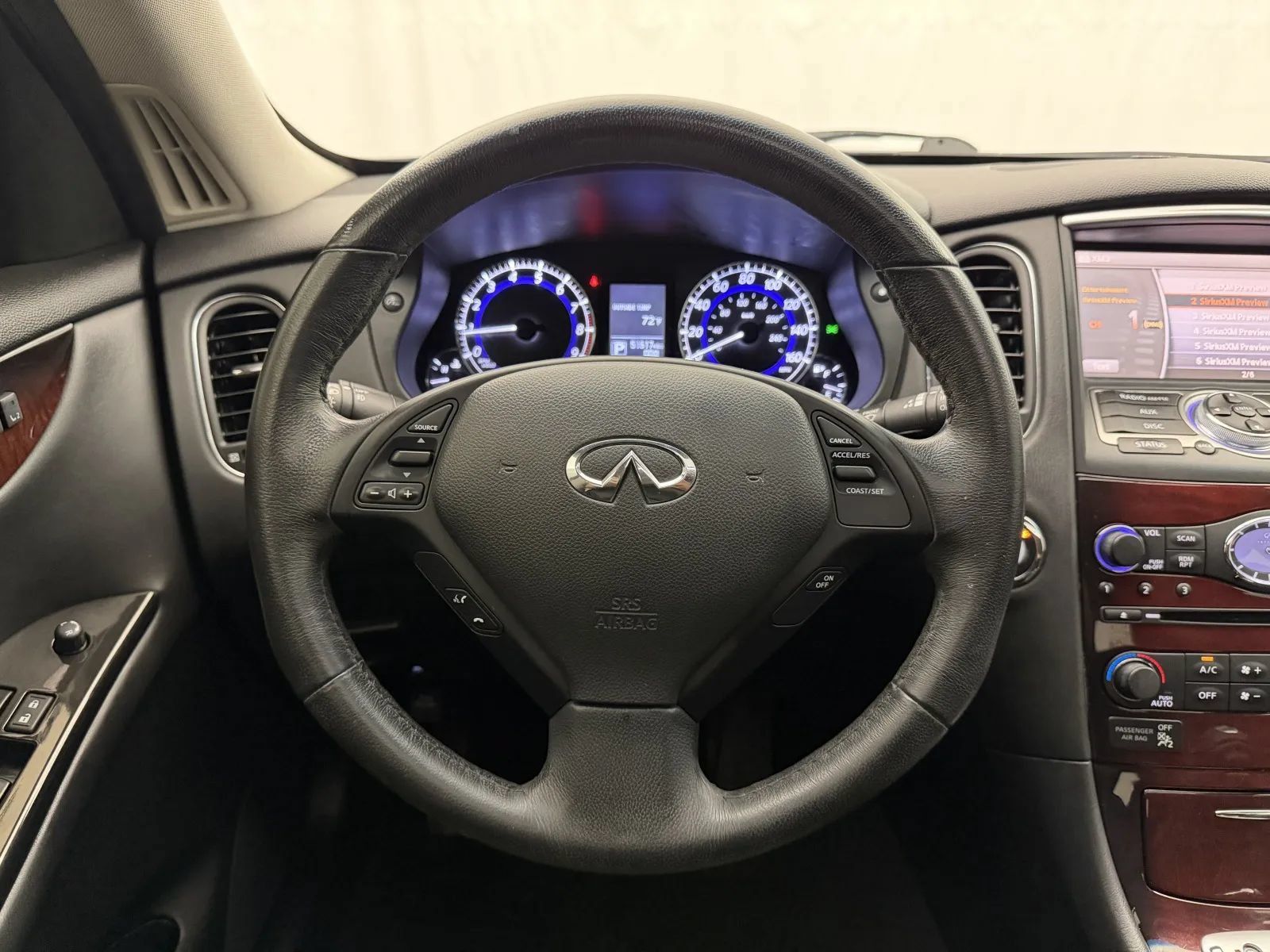 Used 2017 INFINITI QX50 AWD w/ Premium Package image 8