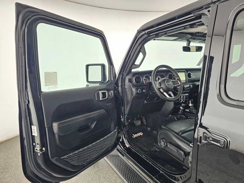 Used 2023 Jeep Gladiator Overland AWD/4WD image 19
