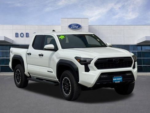 Used 2025 Toyota Tacoma TRD Off-Road w/ TRD Off Road Upgrade Package AWD/4WD image 2