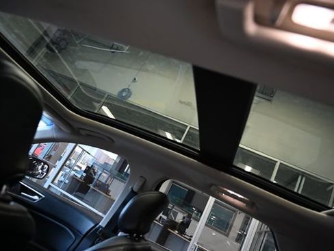 Used 2018 Ford Edge SEL w/ Equipment Group 201A image 21