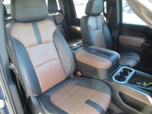 Used 2022 Chevrolet Silverado 3500 High Country w/ Safety Package II AWD/4WD image 9