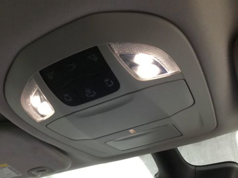 Used 2023 Chrysler Pacifica Touring-L image 35