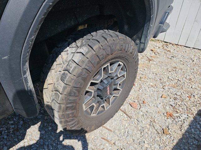Used 2025 GMC Sierra 2500 AT4X AWD/4WD image 12