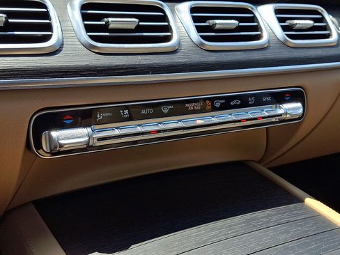 Certified 2026 Mercedes-Benz GLS 450 4MATIC image 18