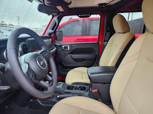 Used 2023 Jeep Gladiator Sport image 16