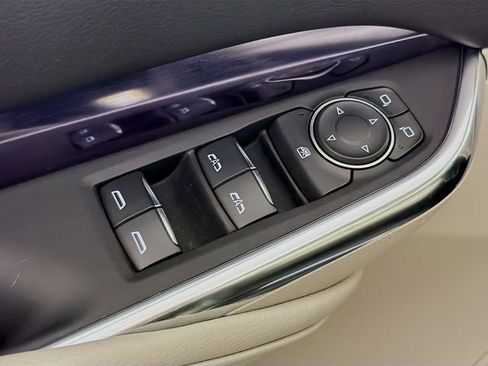 Used 2023 Cadillac XT4 Luxury w/ Cold Weather Package AWD/4WD image 19