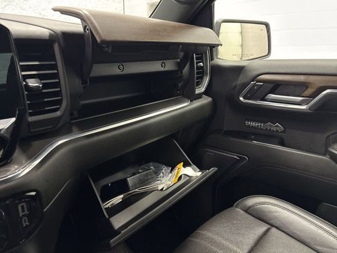 Used 2024 Chevrolet Silverado 1500 High Country w/ Technology Package image 30