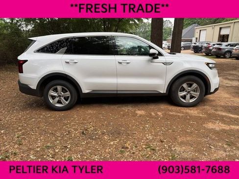 Used 2023 Kia Sorento LX FWD image 13