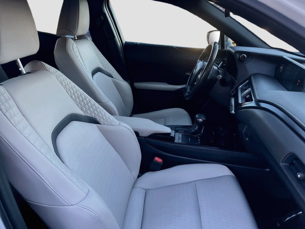 Used 2022 Lexus UX 200 w/ Accessory Package (Z1) FWD image 27