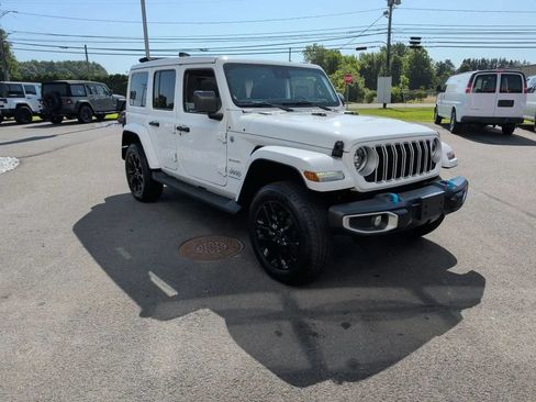 Used 2024 Jeep Wrangler Unlimited Sahara w/ Safety Group AWD/4WD image 19