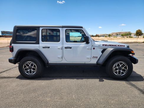 Used 2024 Jeep Wrangler Unlimited Rubicon image 4