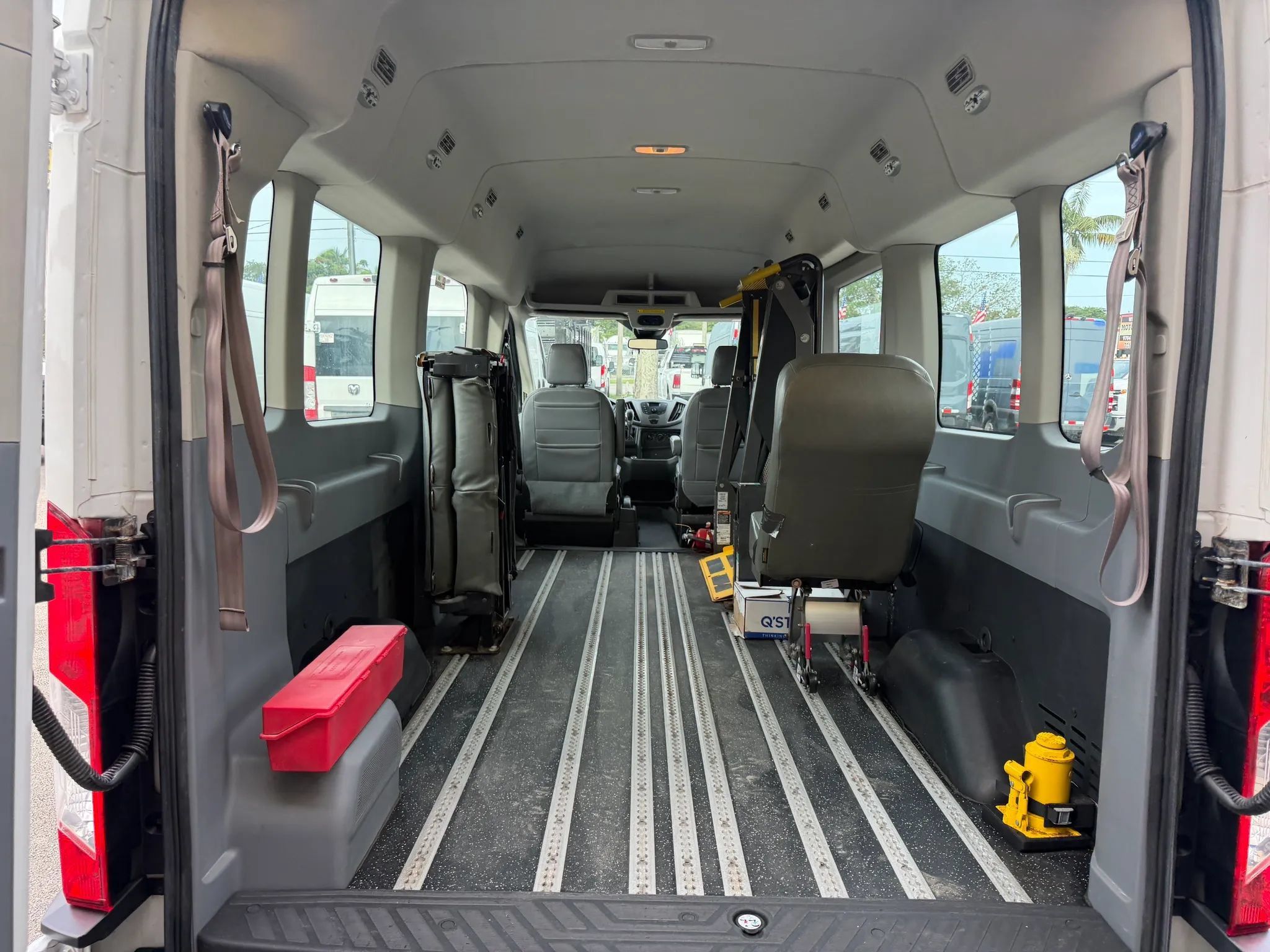 Used 2018 Ford Transit 350 XL RWD image 7