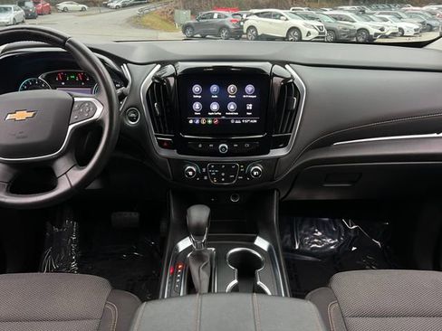 Used 2021 Chevrolet Traverse LT image 16