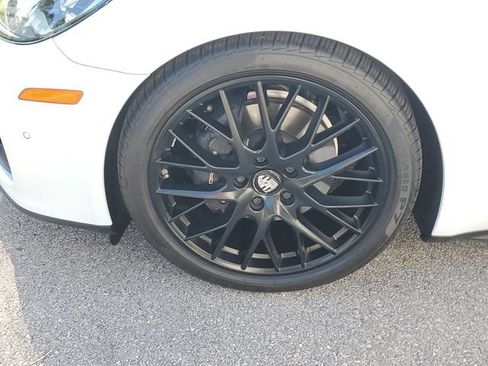 Used 2023 Porsche Panamera RWD image 11