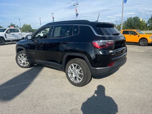 Used 2022 Jeep Compass Latitude AWD/4WD image 6