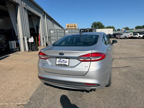 Used 2017 Ford Fusion SE FWD image 5