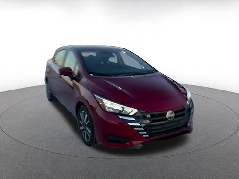 Used 2025 Nissan Versa SV image 3