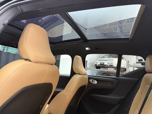 Used 2019 Volvo XC40 T5 Momentum image 20