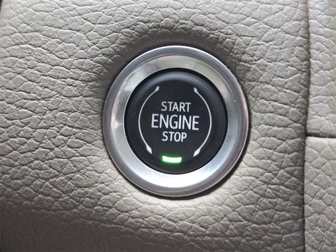 Used 2021 GMC Yukon Denali w/ Denali Premium Package image 22