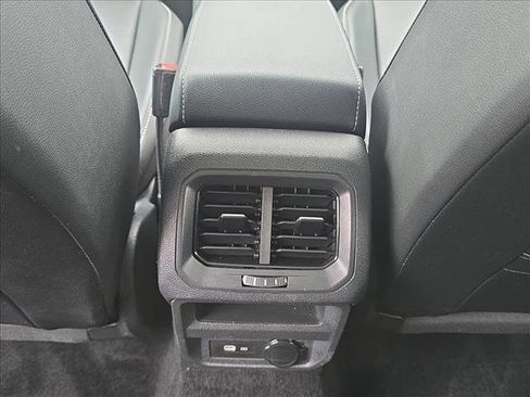 Used 2023 Volkswagen Tiguan SE w/ Panoramic Sunroof Package FWD image 18