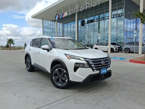 Used 2024 Nissan Rogue SV w/ SV Premium Package FWD image 1