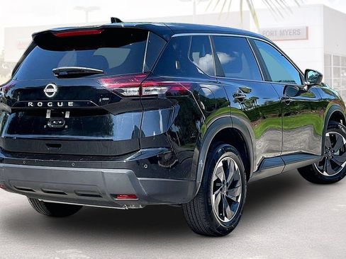 Used 2025 Nissan Rogue SV FWD image 32