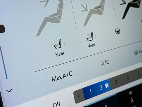 Used 2024 Chrysler Pacifica Limited image 22