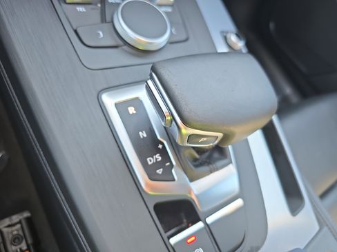 Used 2020 Audi Q5 2.0T Premium w/ Titanium Sport Package image 23