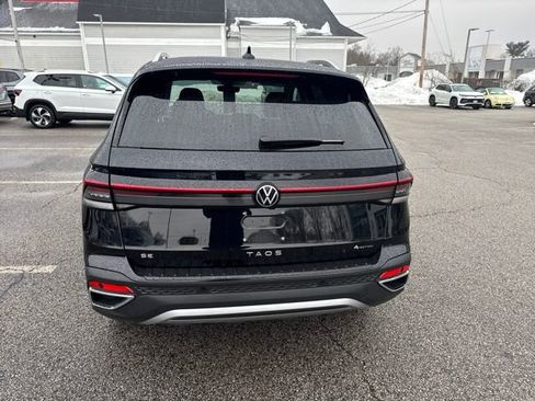 Certified 2025 Volkswagen Taos SE image 8