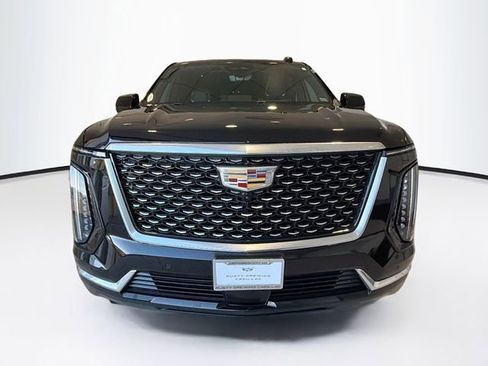 Used 2025 Cadillac Escalade ESV Premium Luxury image 2