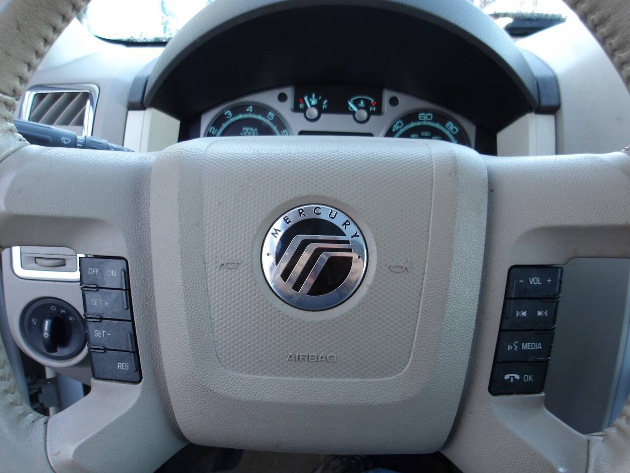 Used 2010 Mercury Mariner 2WD image 18