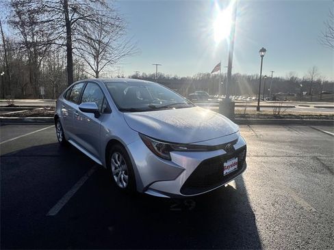 Used 2022 Toyota Corolla LE image 2