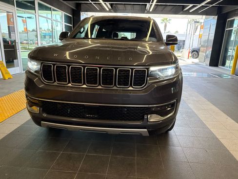 Used 2024 Jeep Wagoneer L Series II RWD image 4