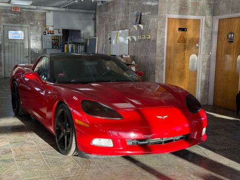 Used 2006 Chevrolet Corvette Coupe w/ Preferred Equipment Group image 3