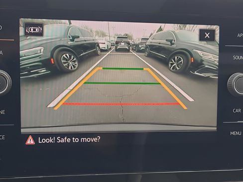 Certified 2025 Volkswagen Taos SE image 19