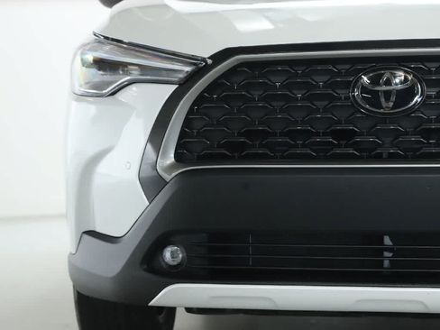 Used 2023 Toyota Corolla Cross XLE AWD/4WD image 6