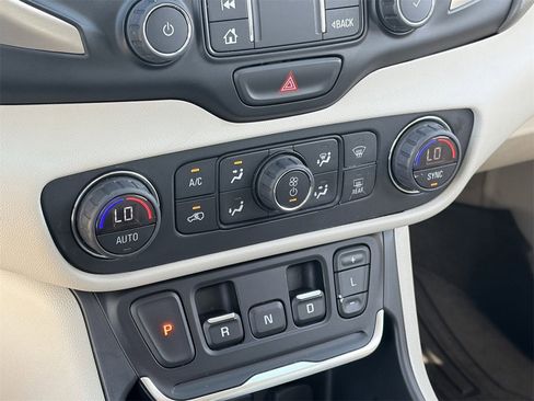 Used 2020 GMC Terrain Denali w/ Denali Premium Package image 27