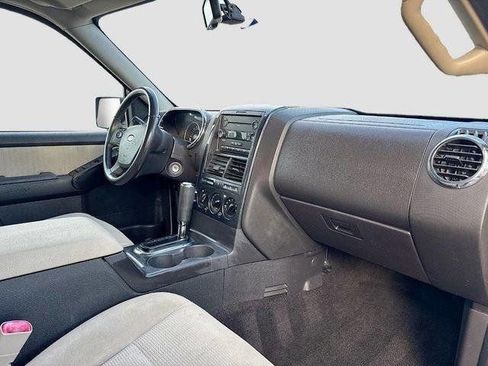 Used 2008 Ford Explorer XLT image 17