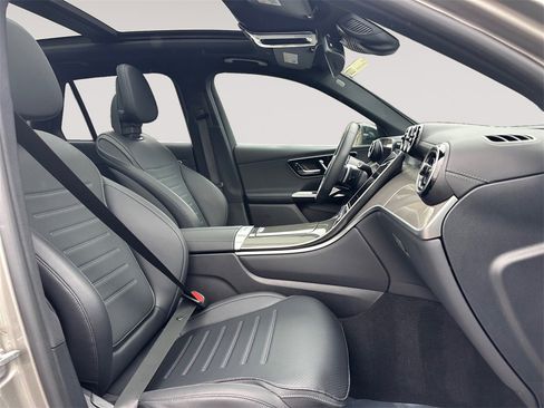 Used 2024 Mercedes-Benz GLC 300 4MATIC image 15