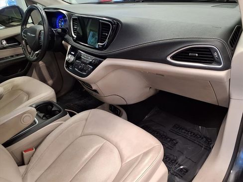Used 2021 Chrysler Pacifica Touring-L w/ Uconnect Theater Family Group image 9