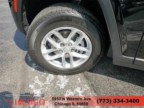 New 2025 Jeep Grand Cherokee Laredo AWD/4WD image 9