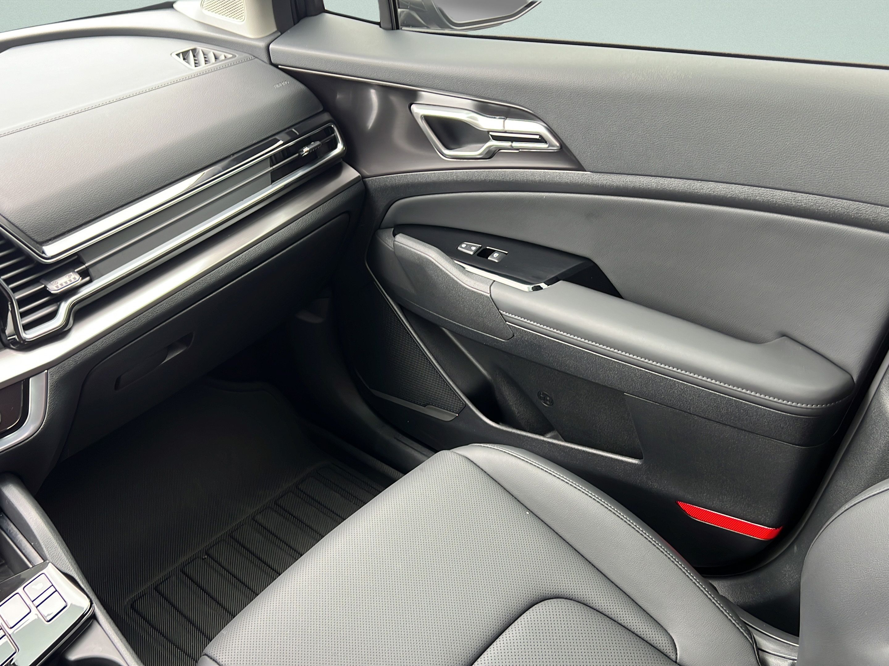 Certified 2024 Kia Sportage EX w/ EX Premium Package AWD/4WD image 13