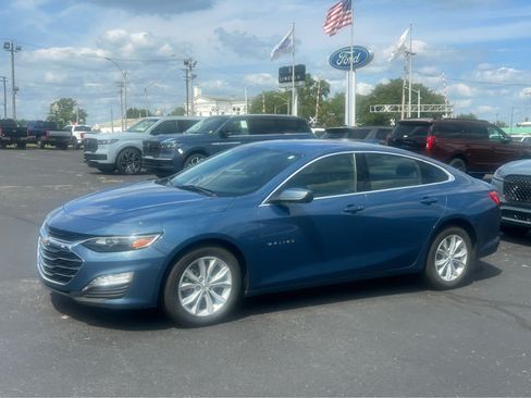 Used 2025 Chevrolet Malibu LT FWD image 2