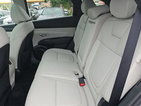 Used 2025 Hyundai Tucson Limited AWD/4WD image 16